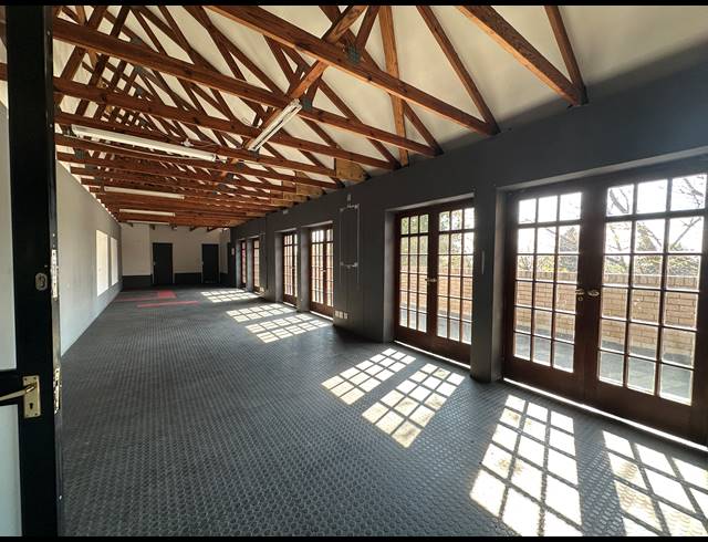 186M² OFFICE TO LET IN PARKMORE